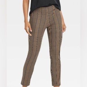 Soho Apparel Ltd- Bronze & black geometric print skinny pant